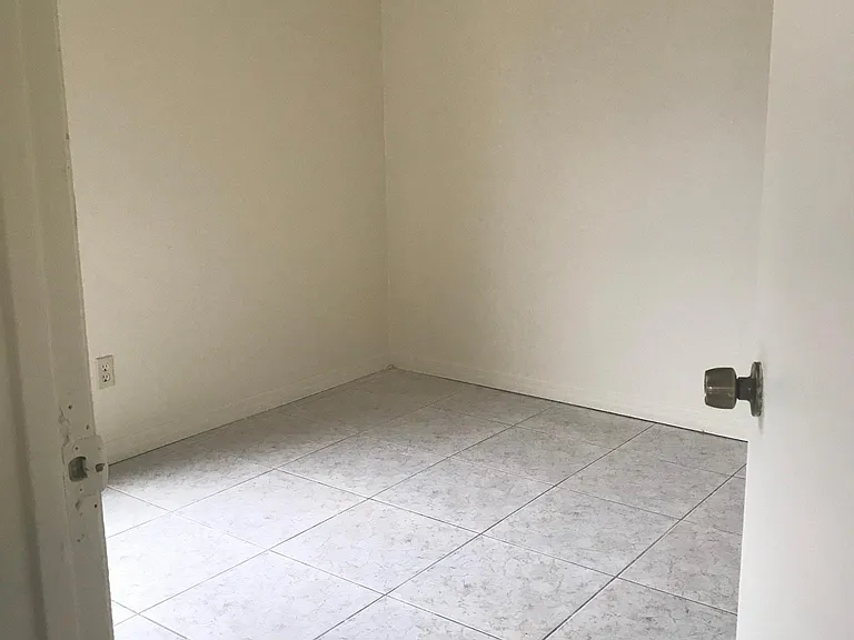3342 Hillmont Cir — Photo 10