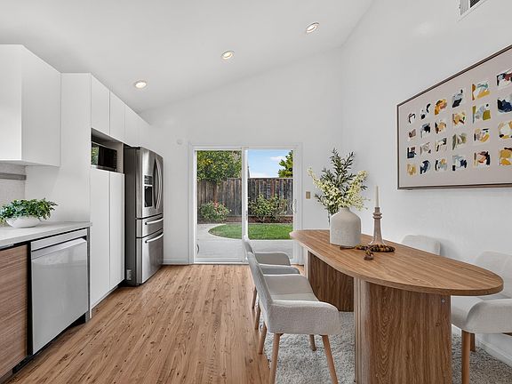 5th image of 32536 Lake Barlee Ln