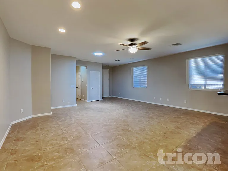 2403 W Kristina Ave — Photo 3