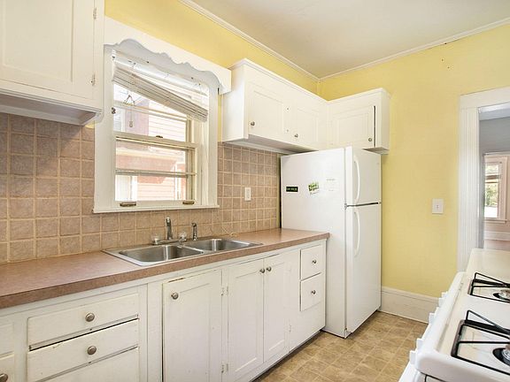 5th image of 123 Paddock Ave SE APT 1