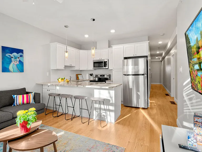 1061 Saratoga St #4 — Photo 8