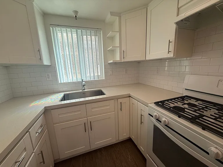 615 N. Juanita Ave — Photo 19