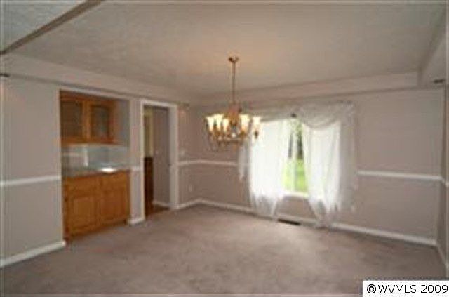 2nd image of 1654 Cambridge Dr SE