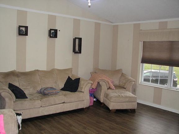 3rd image of 6 S Longwood Ct