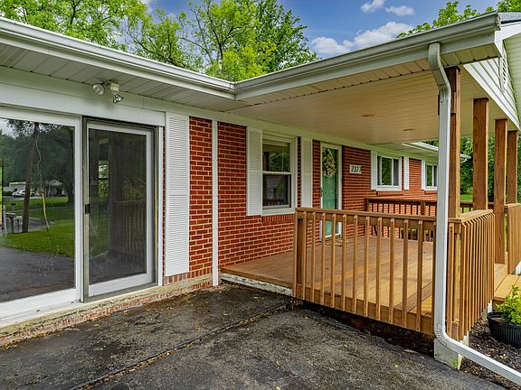 5th image of 2327 E Brook Ln