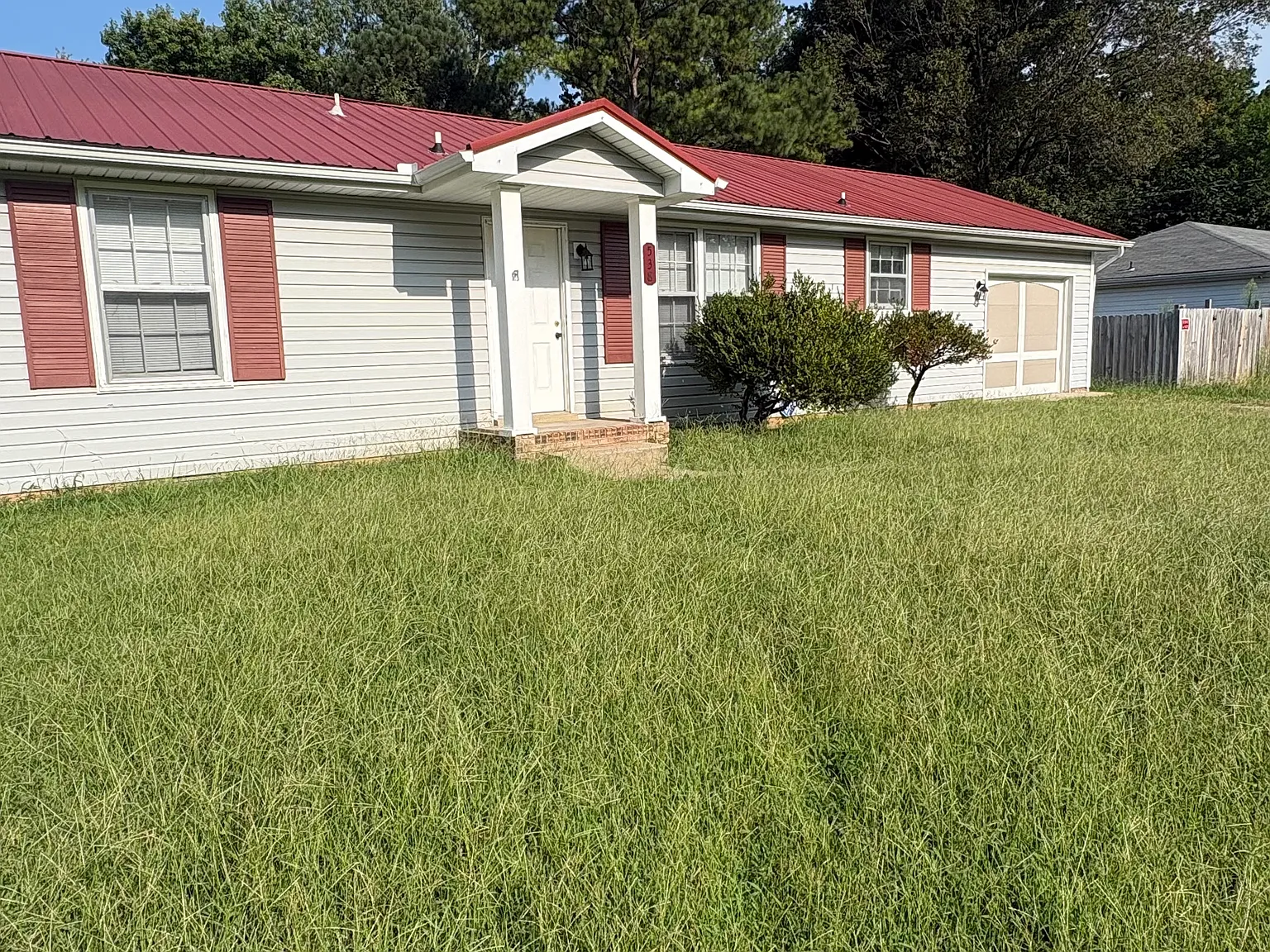 3 bed, 1.5 bath, 1392 sqft, $1,350 — Photo 1