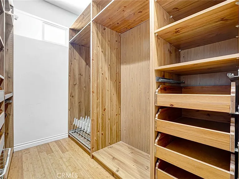 22450 Collins St — Photo 51