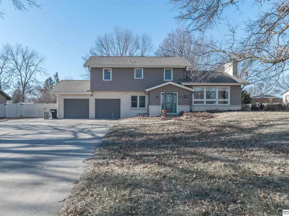 9721 Military Rd, Omaha, NE 68134