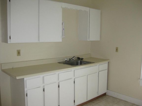 4th image of 122 Church St