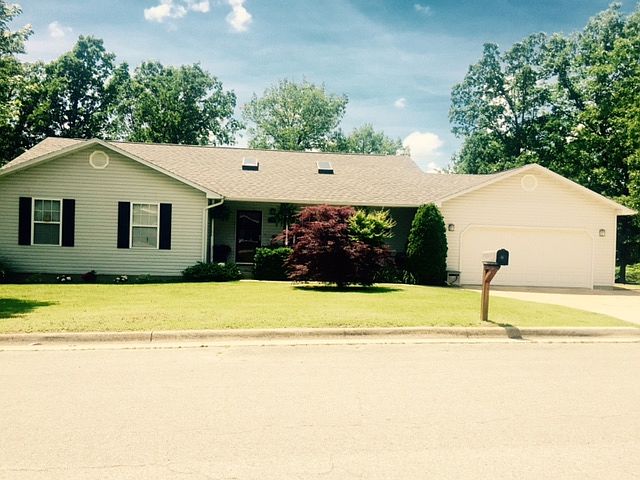 1st image of 423 Fleetwood Dr