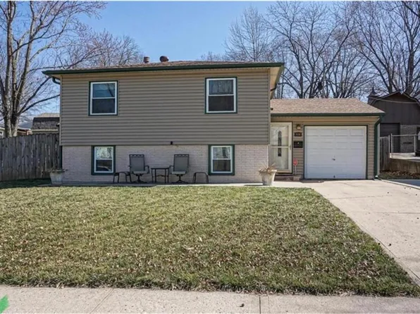 819 N Susquehanna Rdg, Independence, MO 64056
