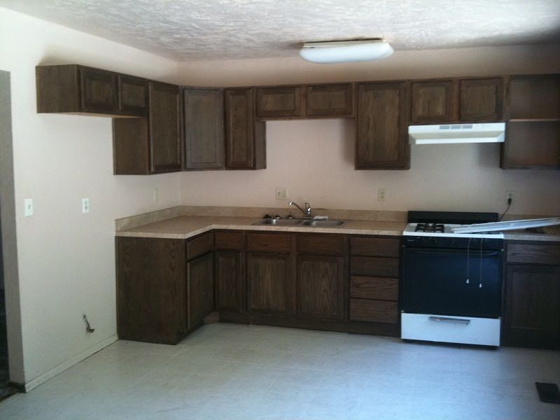2nd image of 1204 N Detroit Ave