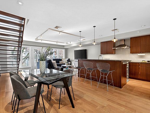 3rd image of 145 Sussex St #3