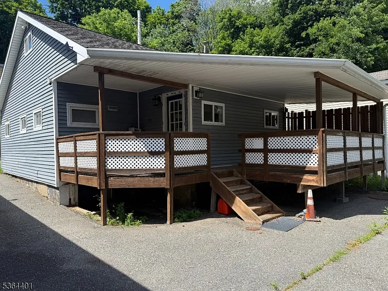 2 bed, 1.0 bath, $2,350 — Photo 2