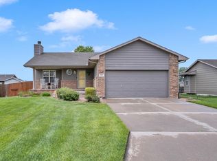 121 Sheffield Ct, Newton, KS 67114
