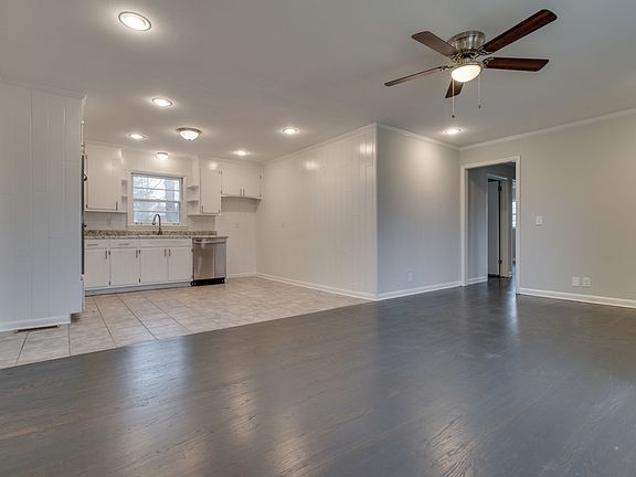 4th image of 811 S Baird Ln