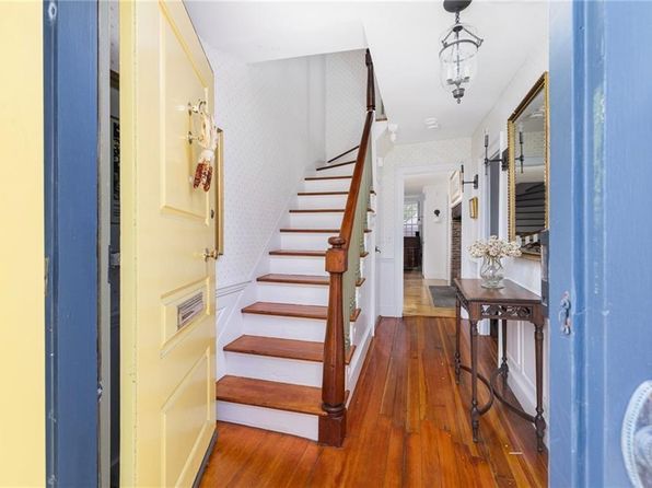 42 2nd St, Newport, RI 02840