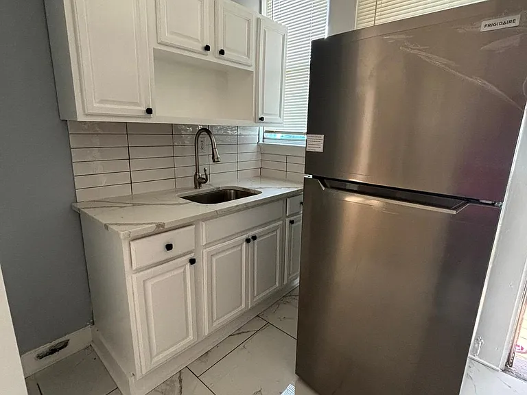 142 Rowe St #D — Photo 2