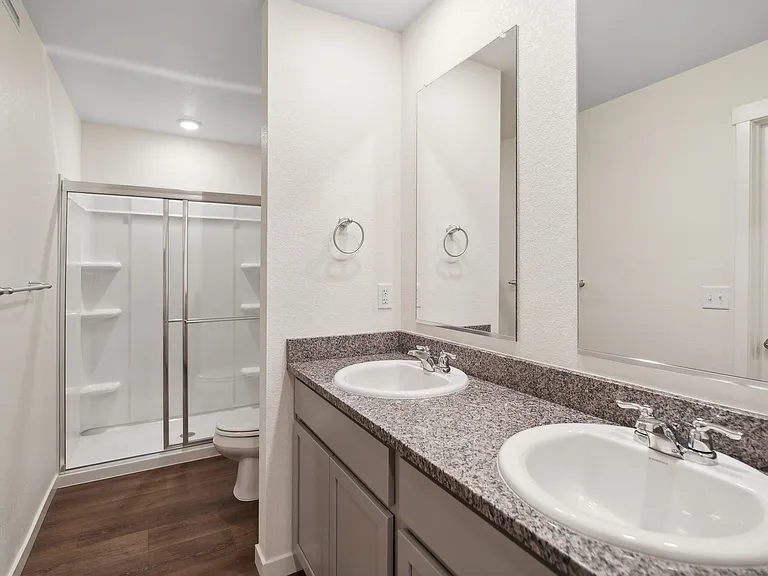 Creekside Townhomes Bathroom