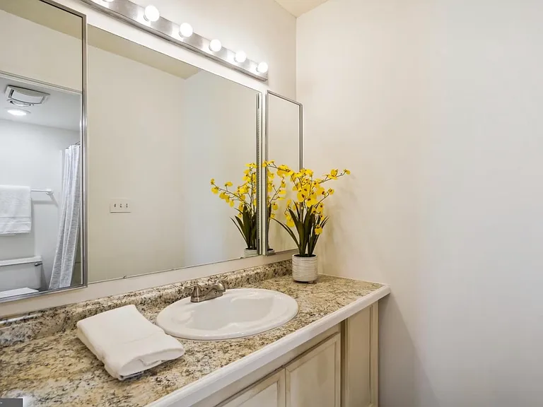 8360 Greensboro Dr #524 — Photo 18
