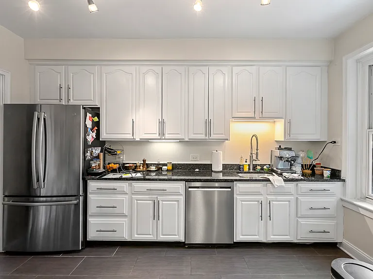 534 W Startford Pl — Photo 46
