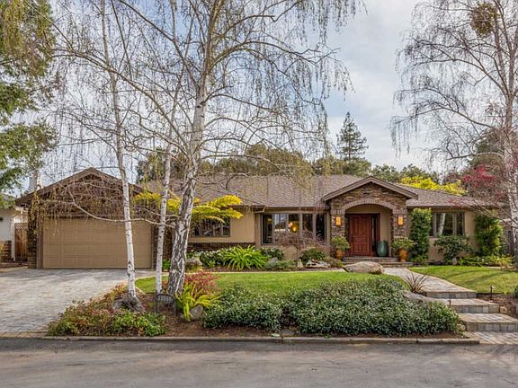 2nd image of 18558 Ravenwood Dr