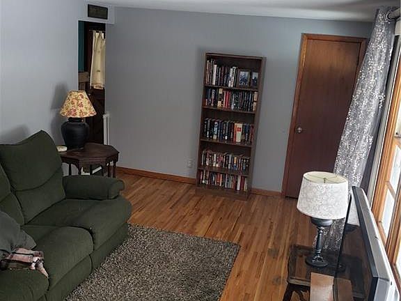5th image of 181 Burkhardt Ave