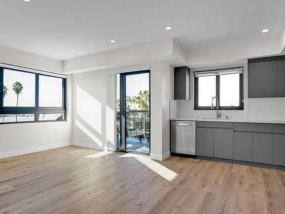 3rd image of 846 S Mariposa Ave #707