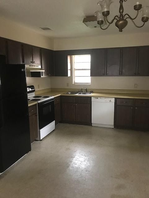 2nd image of 109 N Moss St APT B