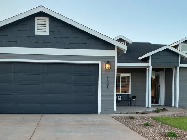 1888 Round House Dr, Winslow, AZ 86047