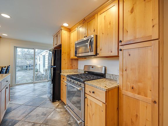 4th image of 1420 Crawford Ave