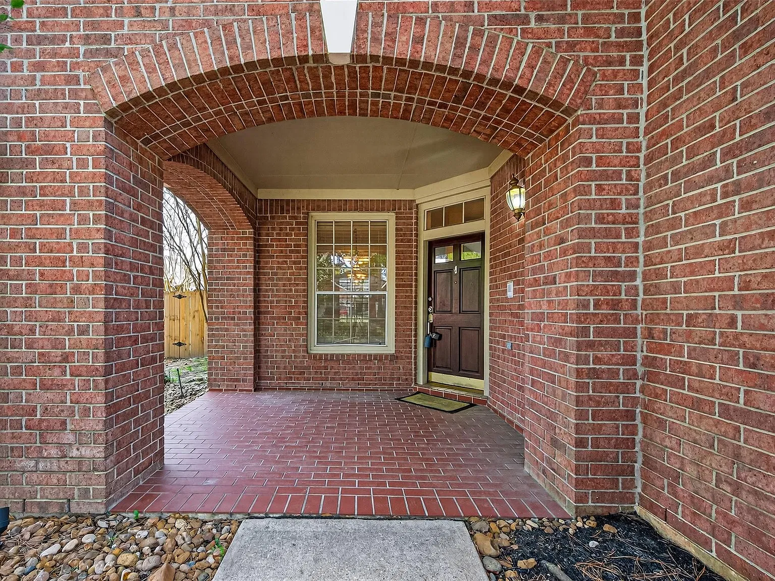 4 bed, 2.5 bath, 2603 sqft, $2,200 — Photo 2