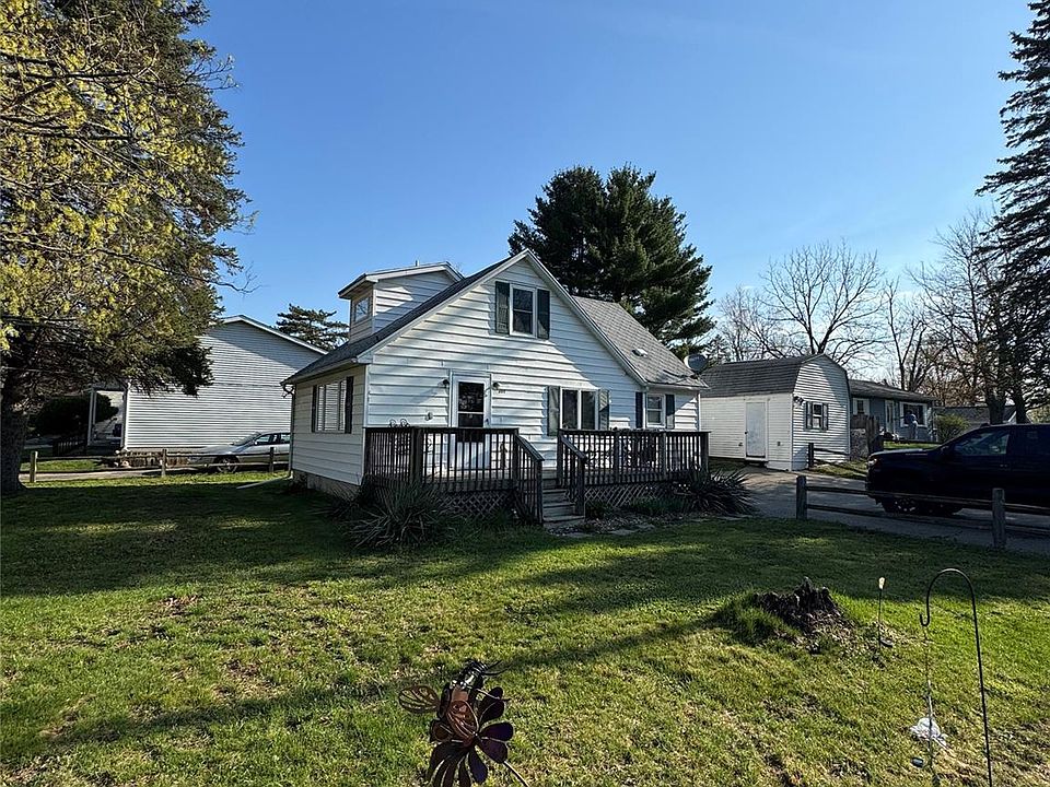1st image of 305 E Rolfe