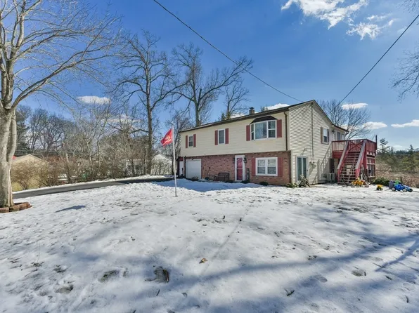 120 Lakeside Ave, Webster, MA 01570