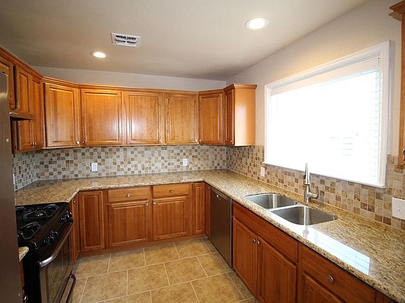 5th image of 2944 N Arthur Ave