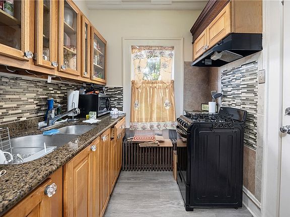2nd image of 415-17 Hawley Ave #1