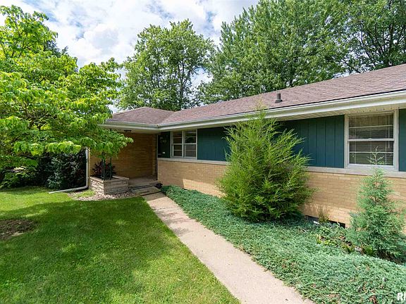 3rd image of 400 Hillcrest Dr