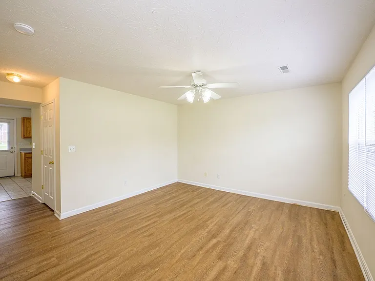 1112 Northridge Dr #B — Photo 2