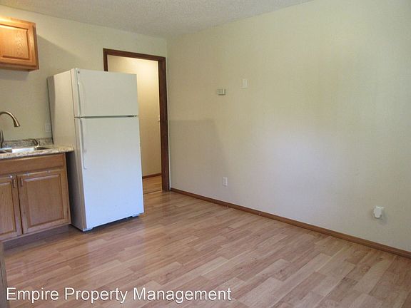 3rd image of 752 Wanda Dr APT A