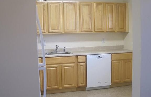 5th image of 202 Parkside Dr #1B