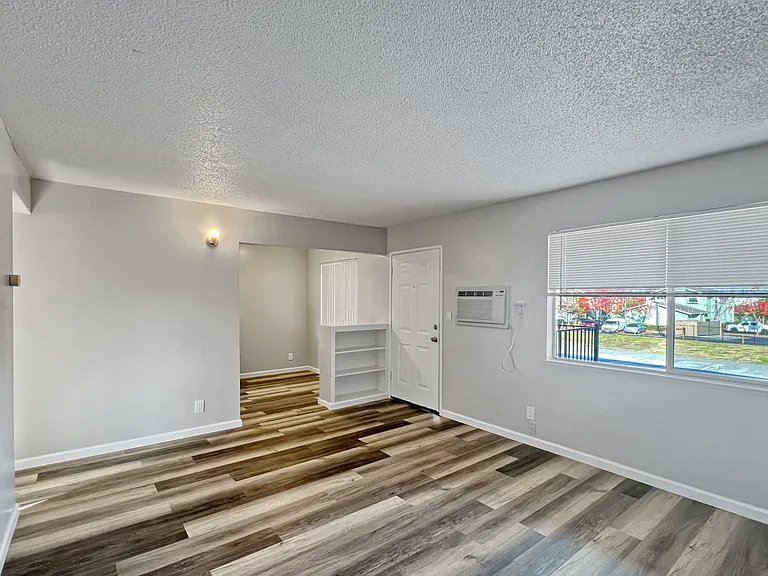 Ethan Apartments — Photo 56