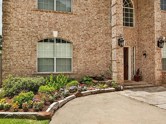 Beautiful Landscaping adds to the curb appeal!