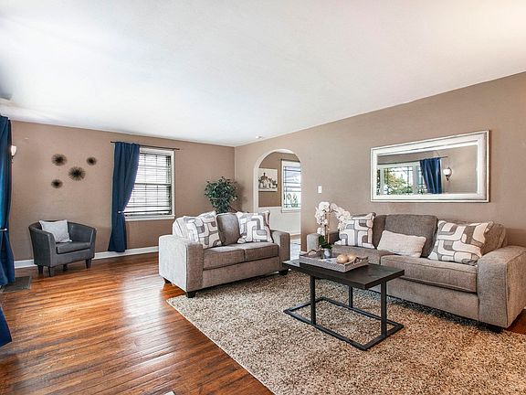 5th image of 422 N Byrkit Ave