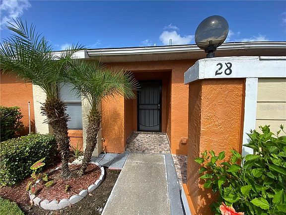 3rd image of 28 Silver Oak Cir