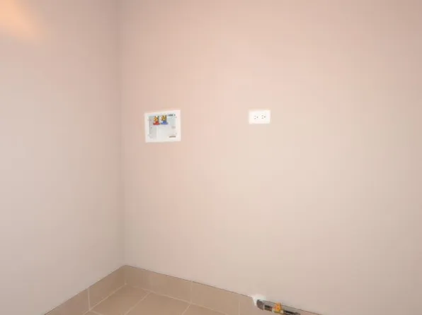 232 W 22nd Pl #2, Chicago, IL 60616