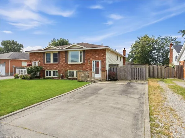 18 Northridge Dr, Smithville, ON L0R 2A0