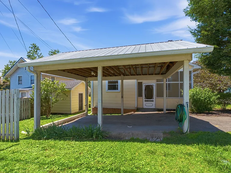 1301 Clarke St — Photo 25