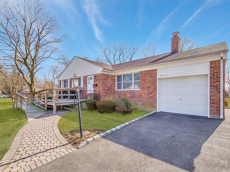 1st image of 10 Sparkill Dr