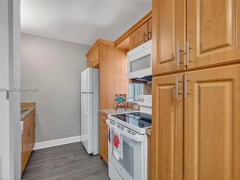 908 Twin Lakes Dr #8-C — Photo 5