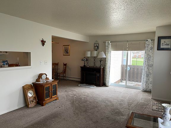 3rd image of 130 Canterbury Ln